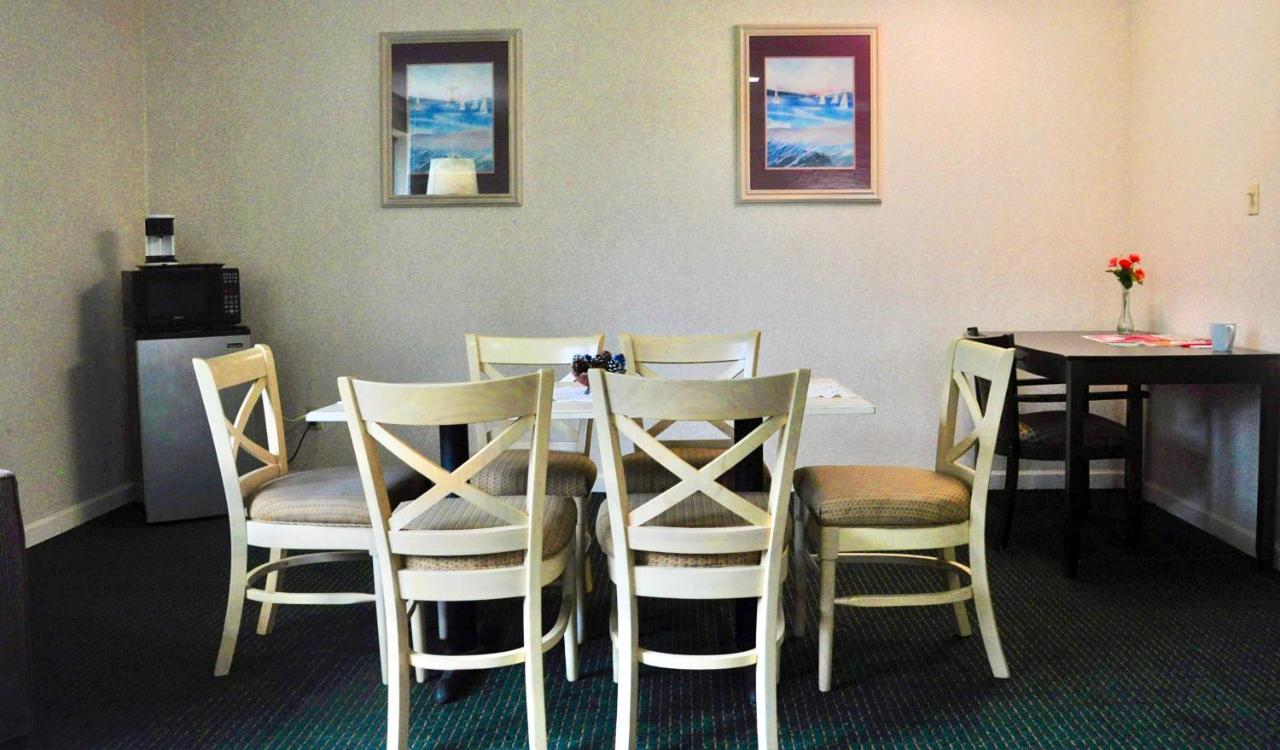 Azalea Inn & Suites Wilmington Exteriör bild